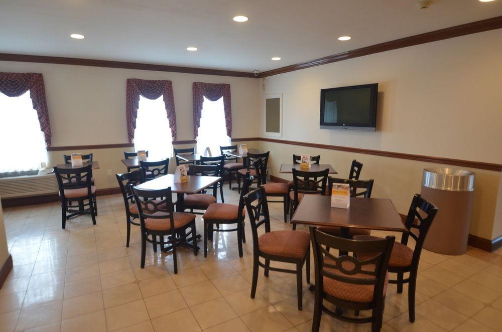 Comfort Inn & Suites Quakertown Exterior photo