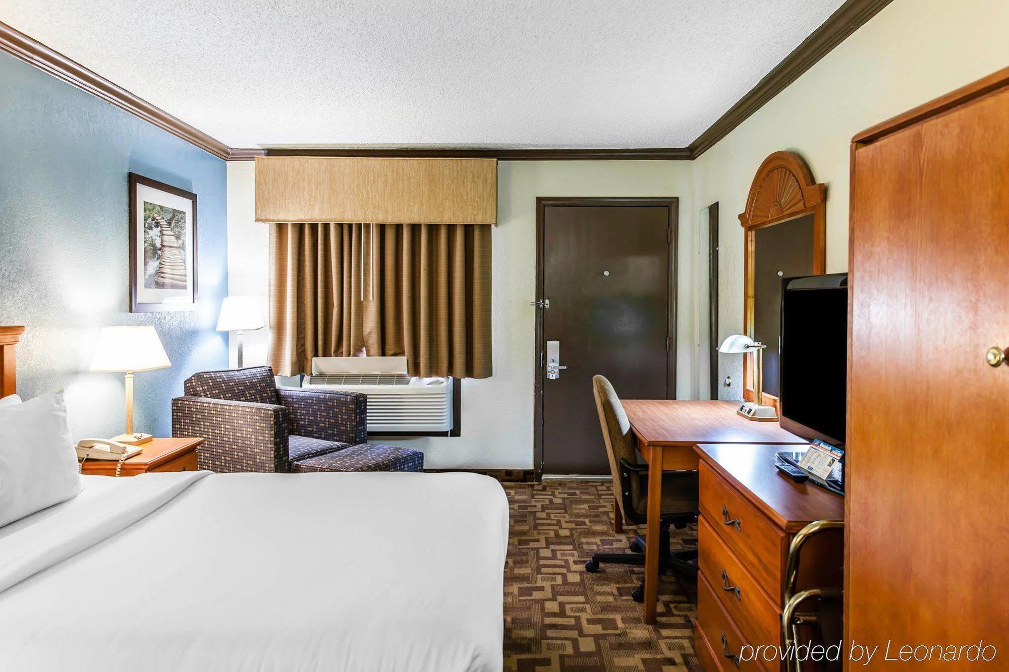 Comfort Inn & Suites Quakertown Exterior photo