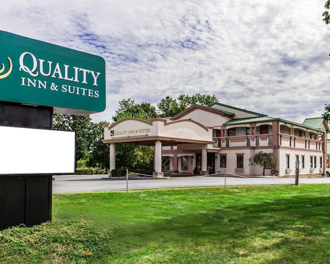 Comfort Inn & Suites Quakertown Exterior photo