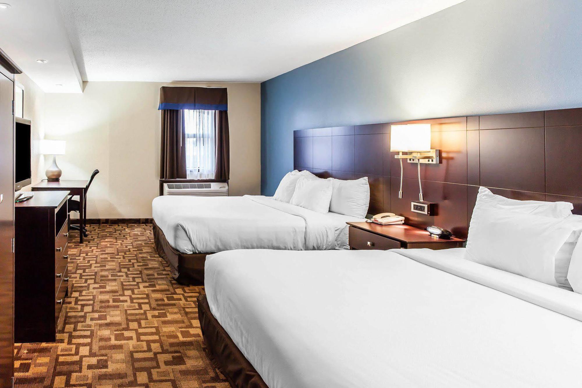 Comfort Inn & Suites Quakertown Exterior photo